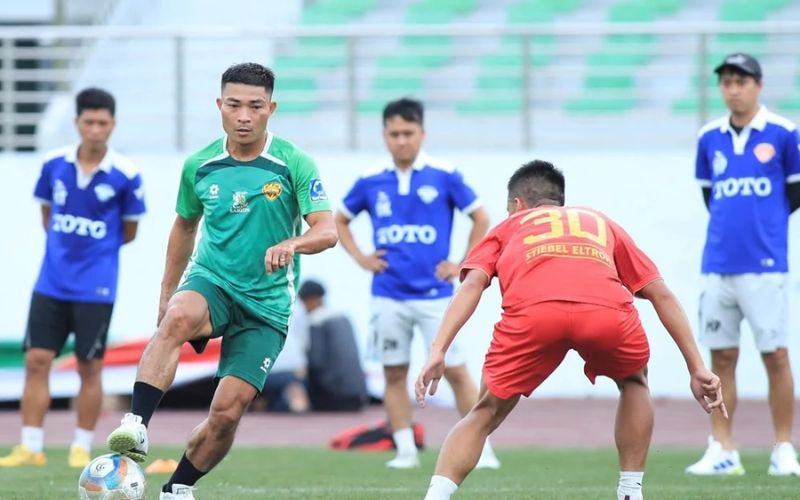 cầu thủ thi đấu bóng đá 7 người
